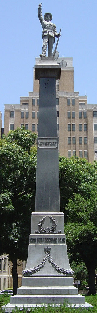 the-confederate-statue-monument-in-bexar-county-san-antonio-texas